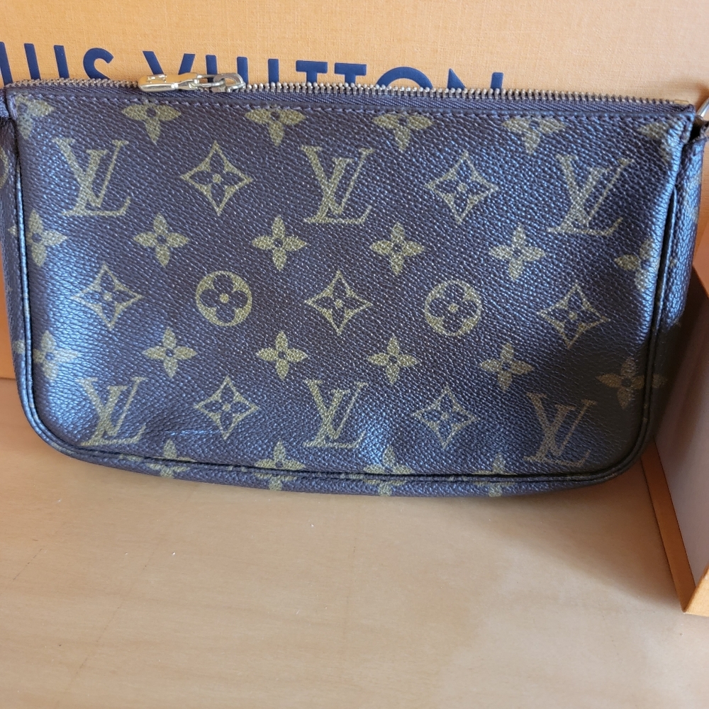 Pochette Accessories